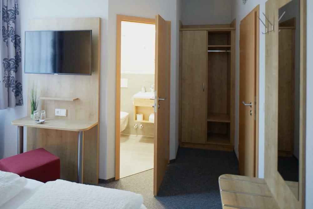 Gasthof Pension Kettler Oberasbach Esterno foto
